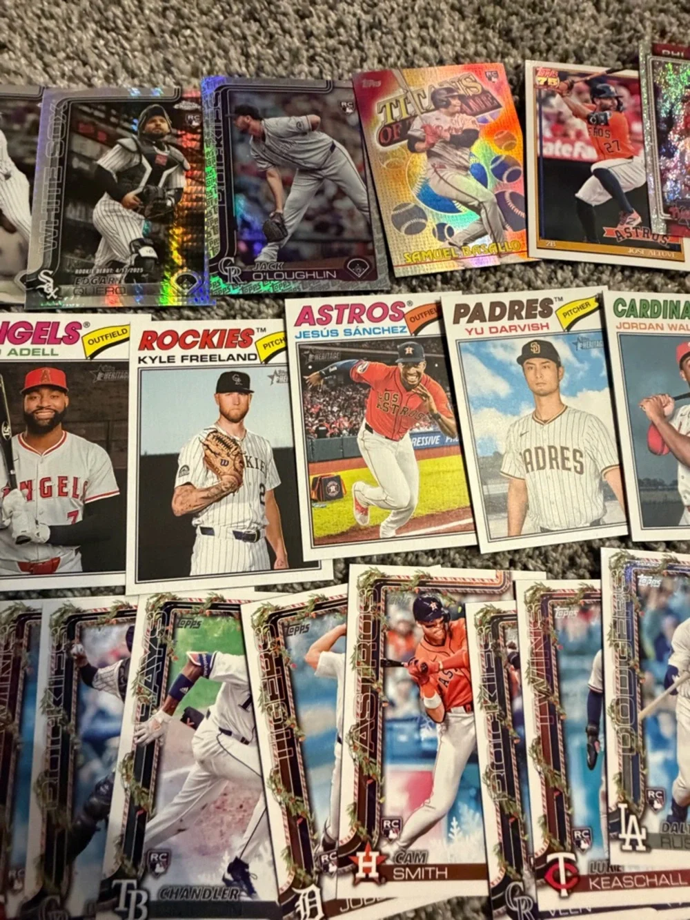 Lot of 130 Topps 2025-2026 baseball cards with rookies & inserts - Picture 6 of 10